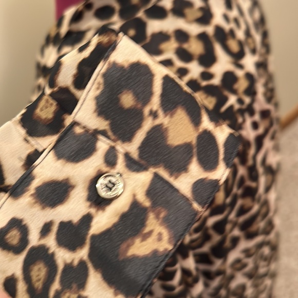 🐆Tommy Hilfiger🐆 Leopard print, tie neck blouse.  Size L - Picture 9 of 11